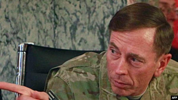 Архівне фото: генерал Девід Петреус очолював сили НАТО та США в Афганістані в 2011 році