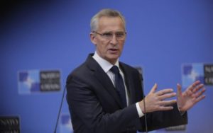 НАТО обговорює приведення ядерної зброї у стан бойової готовності, – Столтенберг