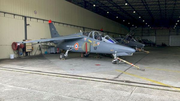 Alpha Jets на злітному полі французької військової бази © Franck Alexandre / RFI