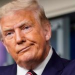 Трамп не відмінив заборону на постачання зброї або іншої допомоги Україні — NYT