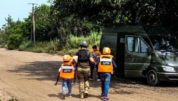Обов’язкова евакуація сімей із дітьми розпочалася в двох громадах Дніпропетровщини