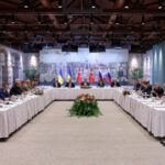 “Хотєлкі” ті ж самі: “нейтралітет”, відмова від репарацій та “права російськомовних” – Росія озвучила Україні в Стамбулі п’ять вимог