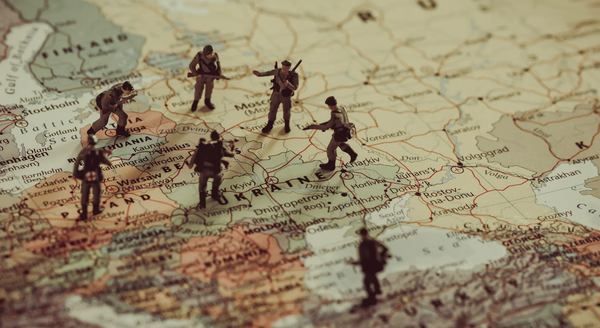 Кошмар Європи: як “миротворчість” Трампа наближає ЄС до жахливого “сценарію Хоффманна”