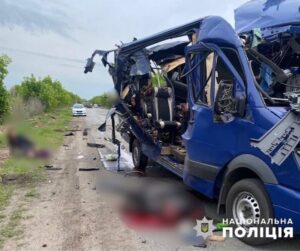 Ворог атакував рейсовий автобус на Сумщині, 9 людей вбито