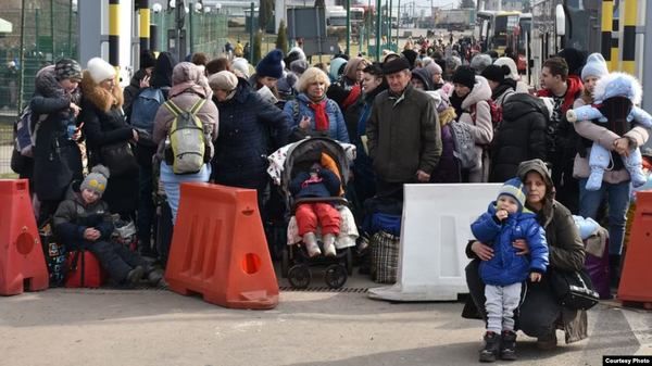 Як російські загарбники витісняють кримчан із Криму:  “Люди тікають, хто як може”