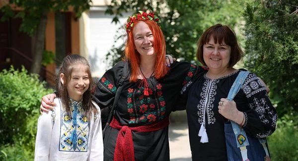 Культурні традиції України: Херсонська вишиванка – яка вона