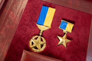 Павло Петриченко, Василь Малюк, Роберт Бровді: президент присвоїв звання Героя України