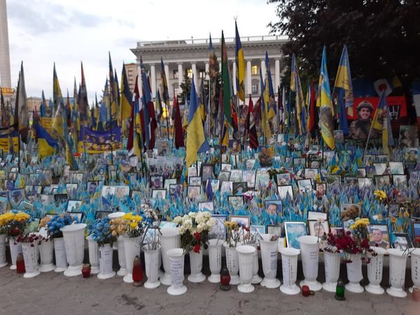Неписані правила народного меморіалу на Майдані в Києві загиблим у війні проти російських загарбників