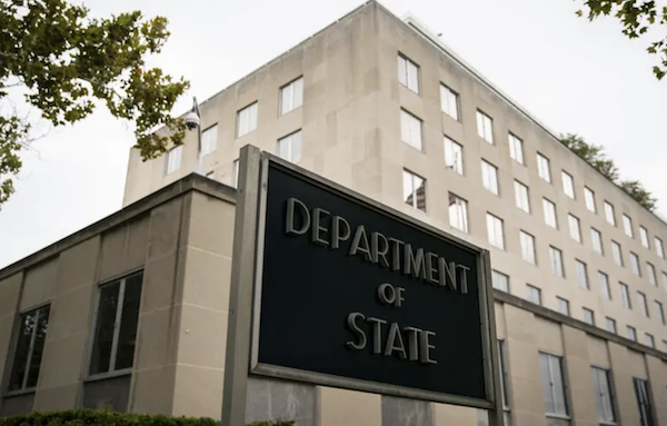 Посадовець адміністрації Трампа, який ліквідував відділ боротьби з дезінформацією, має тісні зв’язки з Росією та захоплюється нею та Путіним