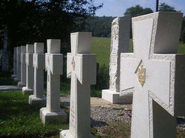 Меморіал воякам УПА у с. Колеличі на Перемишлянщині (фото Івана Щурка)