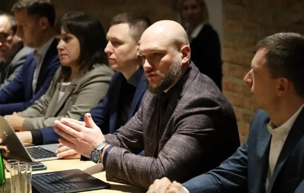 Директор із НАБУ, зарплати з минулого  – чому БЕБ досі не стало фінансовим спецназом й чи вийде із тіні “бек-офісів