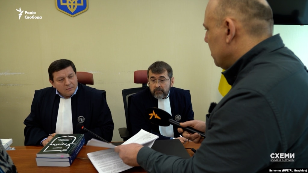 Судді Володимир Погребняк (ліворуч) та Олег Васьковський