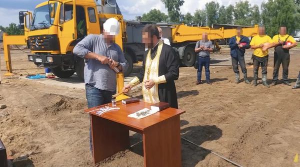 Квартира для &laquo;матінки&raquo; як подяка за освячення &laquo;Династії&raquo;