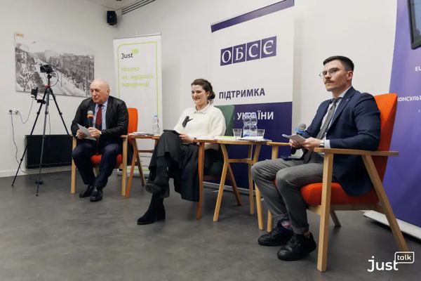 Старший юридичний радник Transparency International Ukraine Павло Демчук (крайній праворуч). Фото: JustTalk