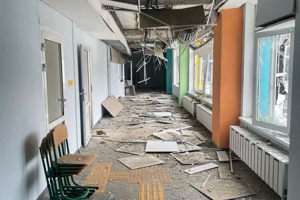 Наслідки атаки безпілотників на ліцей у Старому Салтові на Харківщині, 6 квітня 2025 року. Харківська обласна прокуратура