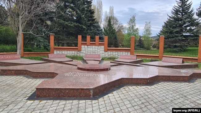 Меморіал у пам'ять про жертв деопортації кримських татар із Криму в 1944 році в сімферопольському парку &laquo;Салгирка&raquo;