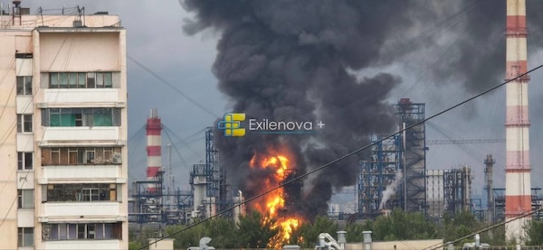 У Москві після атаки горить великий НПЗ
