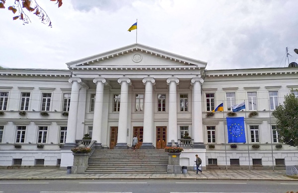 НАБУ викрило схему “відкатів” за участю посадовців міськради Полтави
