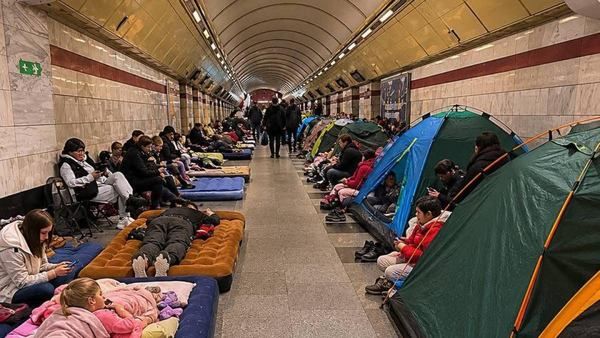 «Пішло все в сраку, йдемо в укриття». Проблему з укриттями в столиці так і не вирішили