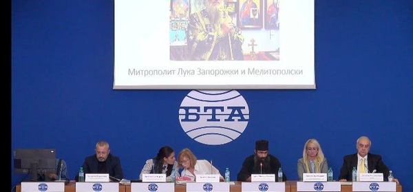 Спільна участь митрополита Луки та Д.Тріфкович на конференції в Болгарії, грудень 2024 р. Момент онлайн виступу Луки. Тріфкович - друга ліворуч.