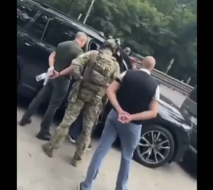 У Києві ДБР зупинило преміального класу авто з ексначальником Одеського ТЦК Борисовим