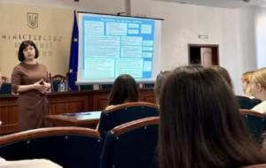 Три квартири в Києві за заниженою ціною придбала родина замміністра юстиції Людмили Кравченко, яка цинічно “пасеться” на Державі