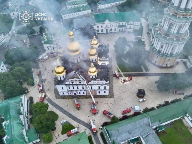 Пожежу на даху Успенського собору ліквідовано